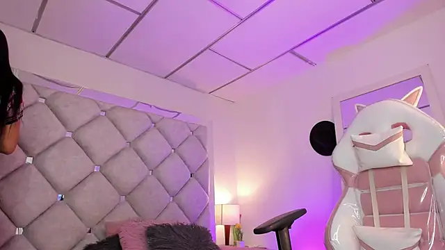 alessiaferry online show from October 2025 03:35:02 PM