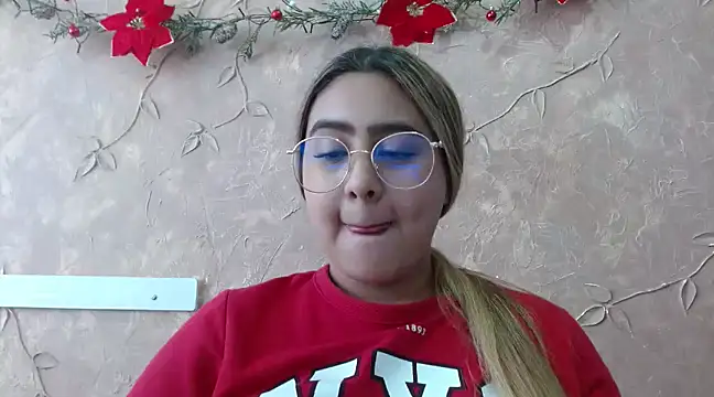 Snapshot of Miabonnett_ chatting on December 2024 04:49:01 PM Miabonnett online show from December 2024 04:49:01 PM