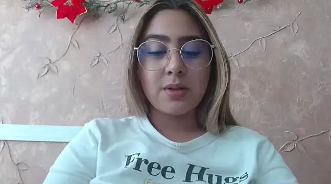 Snapshot of Miabonnett_ chatting on December 2024 05:10:02 PM Miabonnett online show from December 2024 05:10:02 PM