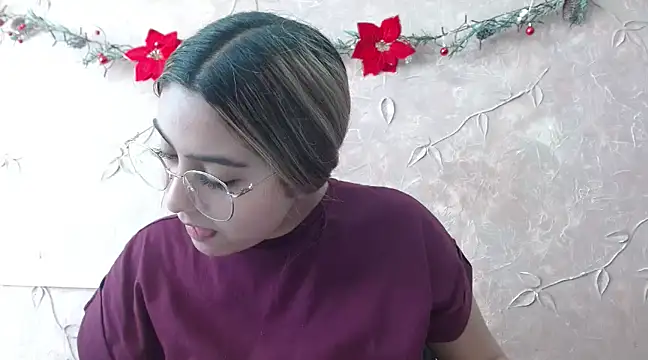 Snapshot of Miabonnett_ chatting on December 2024 04:57:01 PM Miabonnett online show from December 2024 04:57:01 PM
