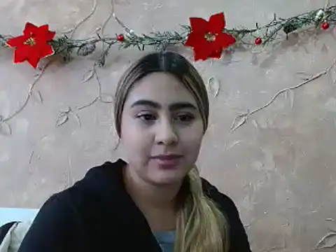 Snapshot of Miabonnett_ chatting on December 2024 05:22:01 PM Miabonnett online show from December 2024 05:22:01 PM