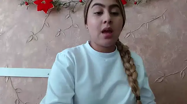 Snapshot of Miabonnett_ chatting on December 2024 05:30:01 PM Miabonnett online show from December 2024 05:30:01 PM