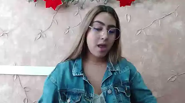 Snapshot of Miabonnett_ chatting on December 2024 05:05:02 PM Miabonnett online show from December 2024 05:05:02 PM