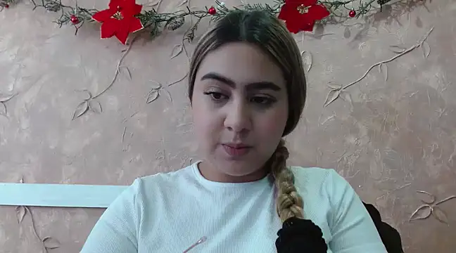 Snapshot of Miabonnett_ chatting on December 2024 01:59:02 PM Miabonnett online show from December 2024 01:59:02 PM