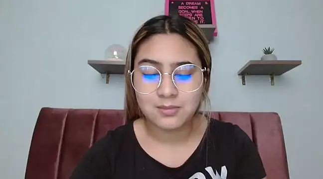 Snapshot of Miabonnett_ chatting on December 2024 09:30:02 PM Miabonnett online show from December 2024 09:30:02 PM