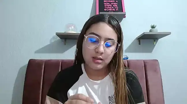 Snapshot of Miabonnett_ chatting on December 2024 08:36:01 PM Miabonnett online show from December 2024 08:36:01 PM