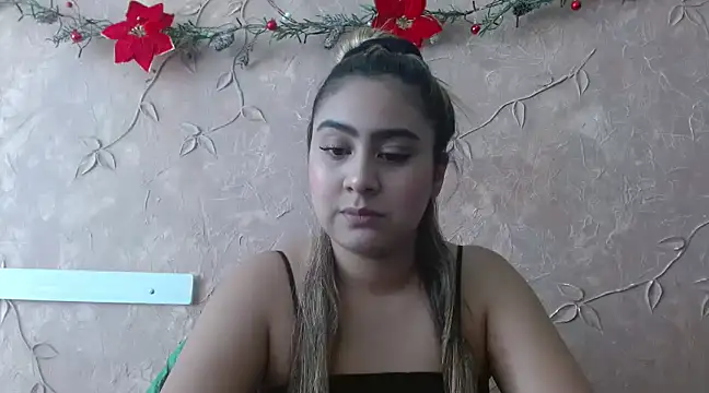 Snapshot of Miabonnett_ chatting on December 2024 02:25:02 PM Miabonnett online show from December 2024 02:25:02 PM