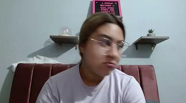 Snapshot of Miabonnett_ chatting on January 2025 10:45:02 PM Miabonnett online show from January 2025 10:45:02 PM