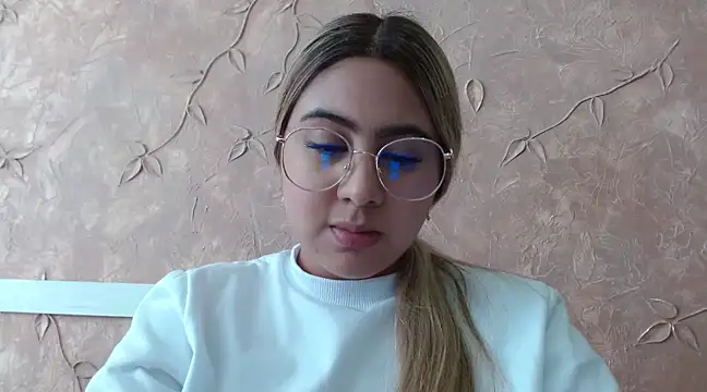 Snapshot of Miabonnett_ chatting on January 2025 04:11:01 PM Miabonnett online show from January 2025 04:11:01 PM