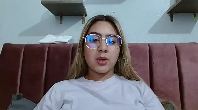 Snapshot of Miabonnett_ chatting on January 2025 09:09:02 PM Miabonnett online show from January 2025 09:09:02 PM