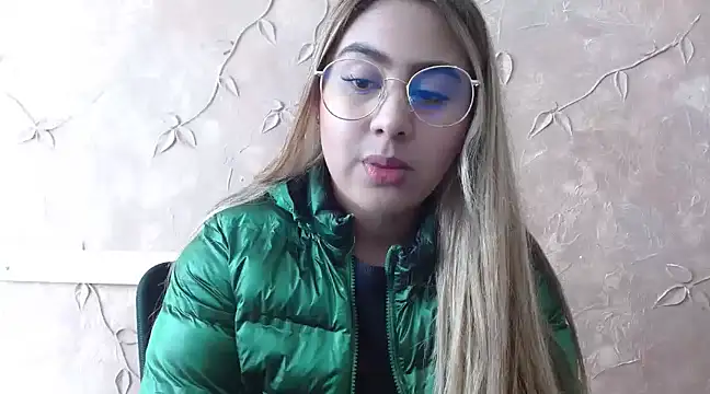 Snapshot of Miabonnett_ chatting on January 2025 01:47:02 PM Miabonnett online show from January 2025 01:47:02 PM