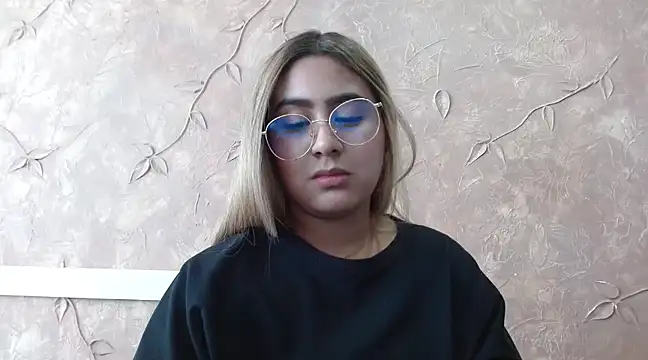 Snapshot of Miabonnett_ chatting on January 2025 04:50:02 PM Miabonnett online show from January 2025 04:50:02 PM