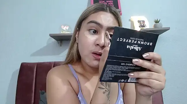 Snapshot of Miabonnett_ chatting on January 2025 02:28:02 PM Miabonnett online show from January 2025 02:28:02 PM