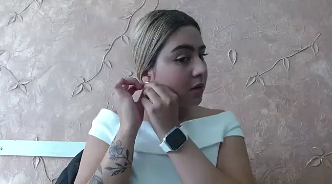 Snapshot of Miabonnett_ chatting on January 2025 01:40:01 PM Miabonnett online show from January 2025 01:40:01 PM