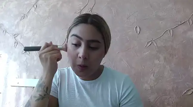 Snapshot of Miabonnett_ chatting on January 2025 01:12:01 PM Miabonnett online show from January 2025 01:12:01 PM