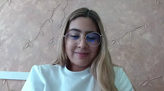 Snapshot of Miabonnett_ chatting on February 2025 04:50:02 PM Miabonnett online show from February 2025 04:50:02 PM