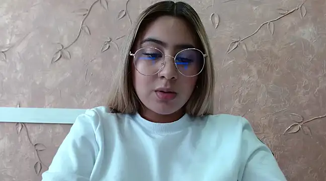 Snapshot of Miabonnett_ chatting on February 2025 03:05:02 PM Miabonnett online show from February 2025 03:05:02 PM