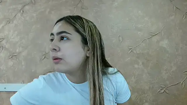 Snapshot of Miabonnett_ chatting on March 2025 12:07:02 PM Miabonnett online show from March 2025 12:07:02 PM