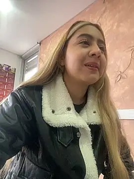 Miabonnett  online show from October 2025 12:06:02 PM