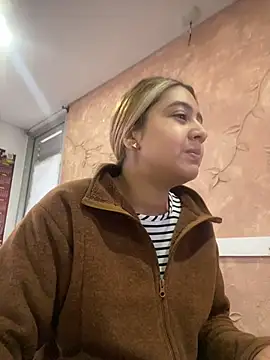 Miabonnett  online show from November 2025 12:16:02 PM