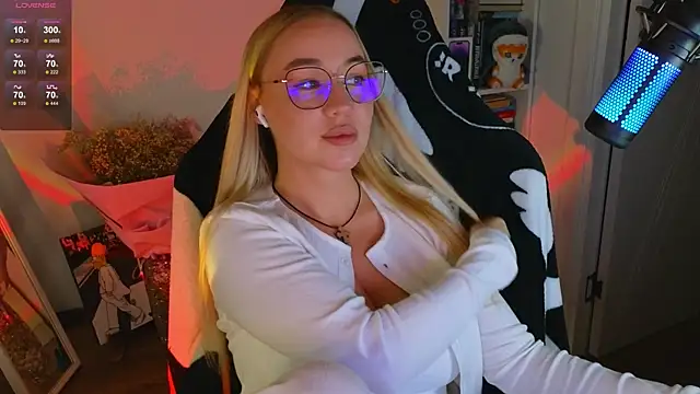 Emili1- online show from September 2025 06:42:02 PM