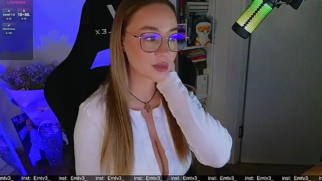 Emili1- online show from December 2025 12:54:01 PM