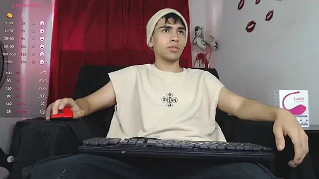 Snapshot of zack_thunder chatting on December 2024 06:15:01 PM zack thunder online show from December 2024 06:15:01 PM