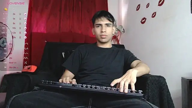Snapshot of zack_thunder chatting on December 2024 07:29:01 PM zack thunder online show from December 2024 07:29:01 PM