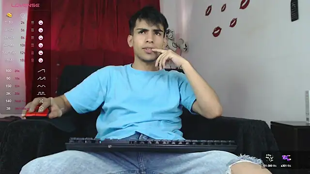 Snapshot of zack_thunder chatting on December 2024 08:15:01 PM zack thunder online show from December 2024 08:15:01 PM
