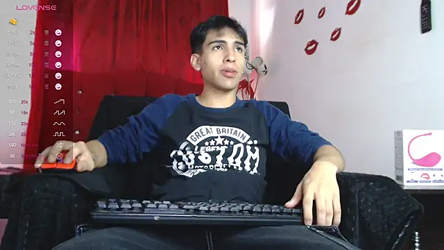 Snapshot of zack_thunder chatting on December 2024 07:21:01 PM zack thunder online show from December 2024 07:21:01 PM