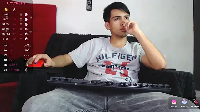 Snapshot of zack_thunder chatting on December 2024 12:22:02 PM zack thunder online show from December 2024 12:22:02 PM
