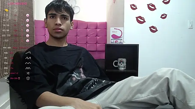 Snapshot of zack_thunder chatting on December 2024 12:27:01 PM zack thunder online show from December 2024 12:27:01 PM