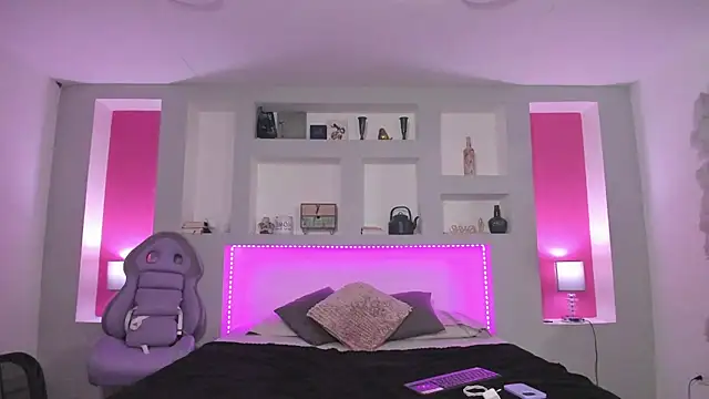 ViolettaBaker  online show from December 2024 01:40:01 AM