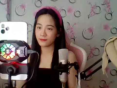 Snapshot of Nana-68 chatting on February 2025 04:10:02 PM Nana-68 online show from February 2025 04:10:02 PM