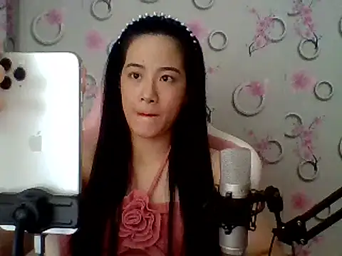 Snapshot of Nana-68 chatting on March 2025 03:43:01 AM Nana-68 online show from March 2025 03:43:01 AM