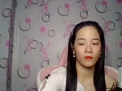 Snapshot of Nana-68 chatting on September 2025 03:03:02 PM Nana-68 online show from September 2025 03:03:02 PM
