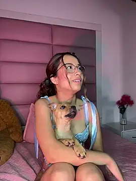 Snapshot of little-Emma chatting on January 2025 09:04:02 AM little-Emma online show from January 2025 09:04:02 AM