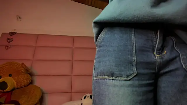 Snapshot of little-Emma chatting on January 2025 03:12:02 AM little-Emma online show from January 2025 03:12:02 AM