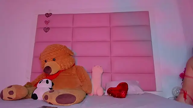 Snapshot of little-Emma chatting on January 2025 03:06:02 AM little-Emma online show from January 2025 03:06:02 AM