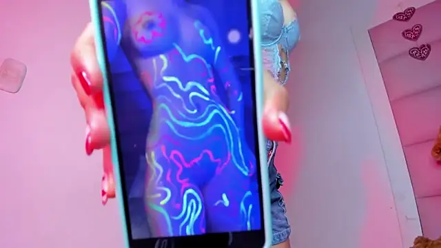 Snapshot of little-Emma chatting on February 2025 09:19:01 AM little-Emma online show from February 2025 09:19:01 AM