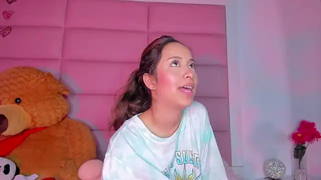 Snapshot of little-Emma chatting on February 2025 06:12:01 AM little-Emma online show from February 2025 06:12:01 AM