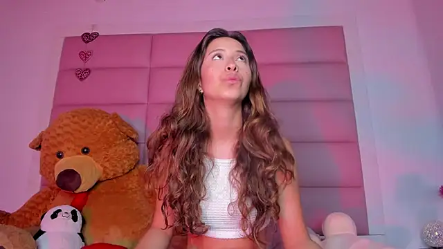 Snapshot of little-Emma chatting on February 2025 06:30:02 AM little-Emma online show from February 2025 06:30:02 AM