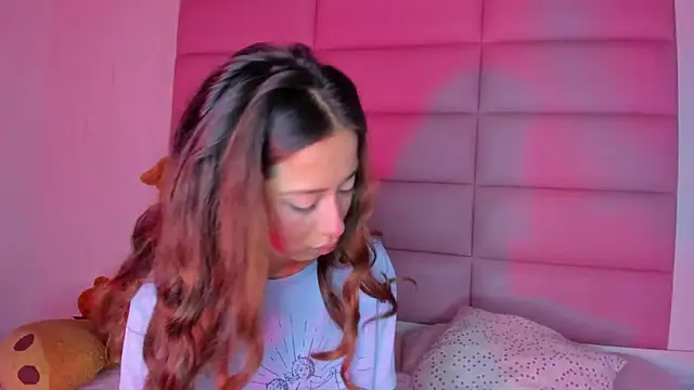 Snapshot of little-Emma chatting on February 2025 03:12:02 AM little-Emma online show from February 2025 03:12:02 AM