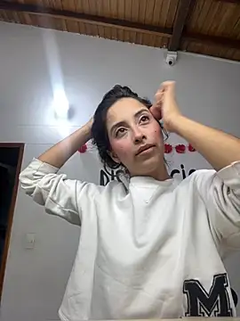 Snapshot of little-Emma chatting on September 2025 02:46:02 AM little-Emma online show from September 2025 02:46:02 AM