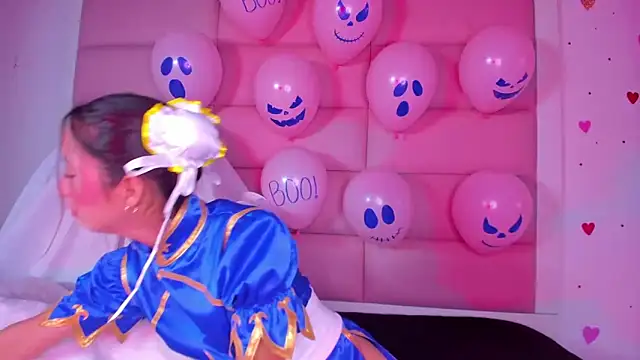 Snapshot of little-Emma chatting on October 2025 03:16:02 AM little-Emma online show from October 2025 03:16:02 AM