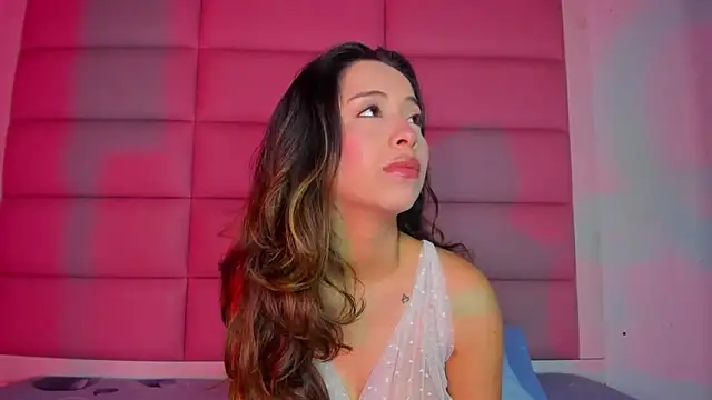 little-Emma online show from December 2025 03:04:01 AM