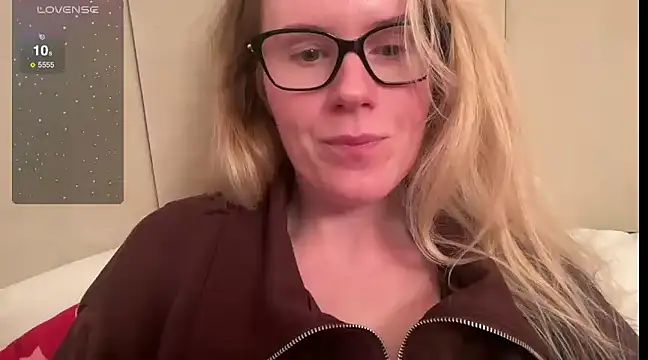Snapshot of redheadrosie69 chatting on February 2025 07:07:01 PM redheadrosie69 online show from February 2025 07:07:01 PM