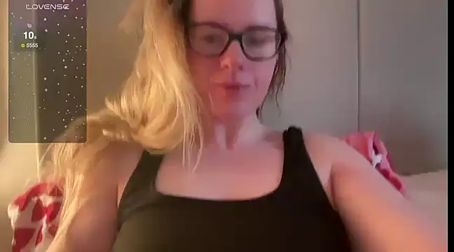 Snapshot of redheadrosie69 chatting on February 2025 08:10:02 AM redheadrosie69 online show from February 2025 08:10:02 AM