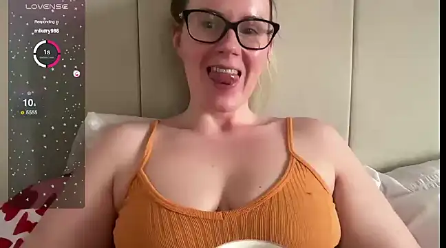 Snapshot of redheadrosie69 chatting on February 2025 03:38:01 PM redheadrosie69 online show from February 2025 03:38:01 PM