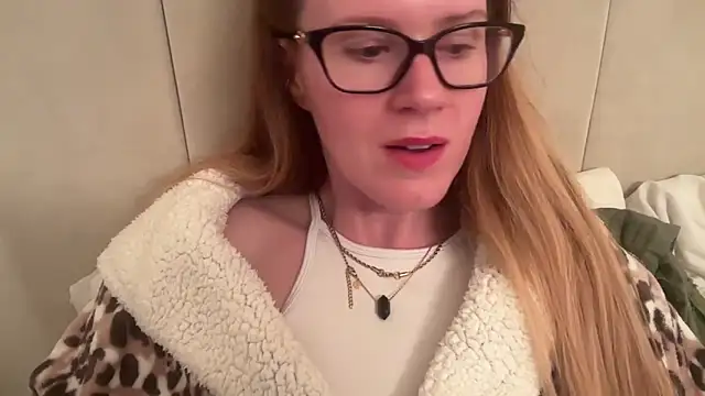 Snapshot of redheadrosie69 chatting on September 2025 06:51:02 PM redheadrosie69 online show from September 2025 06:51:02 PM